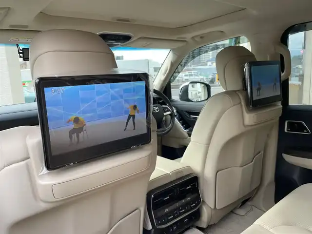トヨタ ランドクルーザー ZX 神奈川県 2023(令5)年 0.4万km ブラック ワンオーナー/サンルーフ/ベージュ革シート/モデリスタエアロ(F/R)/クールBOX/純正メモリーナビ・地デジTV/リヤエンターテイメント/JBLスピーカー/純正CD/DVD/SD/MSV/BT/USB/Miracast/パノラマモニター/ビルトインETC2.0/前後ドライブレコーダー/前席パワーシート/1・2列目シートヒーター・エアシート/ステアリングヒーター/純正20インチAW/LEDライト/LEDフォグライト/パワーバックドア/3列目電動格納シート/トヨタセーフティセンス/レーダークルーズコントロール/PCS/LTA/BSM/PKSB/RCTA/RSA/コーナーセンサー/オートハイビーム/HUD/AC100V/純正エンジンスターター/デフロック/プッシュスタート/スマートキー×2/R6年ディーラー整備記録/保証書・取説あり