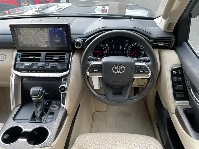 トヨタ ランドクルーザー ZX 神奈川県 2023(令5)年 0.4万km ブラック ワンオーナー/サンルーフ/ベージュ革シート/モデリスタエアロ(F/R)/クールBOX/純正メモリーナビ・地デジTV/リヤエンターテイメント/JBLスピーカー/純正CD/DVD/SD/MSV/BT/USB/Miracast/パノラマモニター/ビルトインETC2.0/前後ドライブレコーダー/前席パワーシート/1・2列目シートヒーター・エアシート/ステアリングヒーター/純正20インチAW/LEDライト/LEDフォグライト/パワーバックドア/3列目電動格納シート/トヨタセーフティセンス/レーダークルーズコントロール/PCS/LTA/BSM/PKSB/RCTA/RSA/コーナーセンサー/オートハイビーム/HUD/AC100V/純正エンジンスターター/デフロック/プッシュスタート/スマートキー×2/R6年ディーラー整備記録/保証書・取説あり