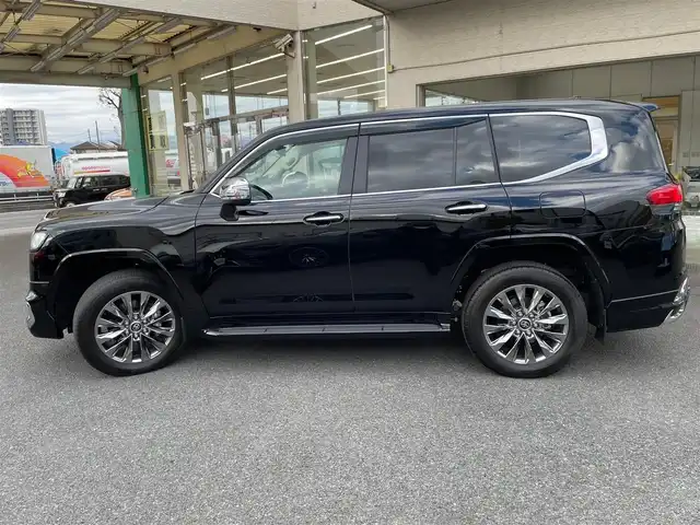 トヨタ ランドクルーザー ZX 神奈川県 2023(令5)年 0.4万km ブラック ワンオーナー/サンルーフ/ベージュ革シート/モデリスタエアロ(F/R)/クールBOX/純正メモリーナビ・地デジTV/リヤエンターテイメント/JBLスピーカー/純正CD/DVD/SD/MSV/BT/USB/Miracast/パノラマモニター/ビルトインETC2.0/前後ドライブレコーダー/前席パワーシート/1・2列目シートヒーター・エアシート/ステアリングヒーター/純正20インチAW/LEDライト/LEDフォグライト/パワーバックドア/3列目電動格納シート/トヨタセーフティセンス/レーダークルーズコントロール/PCS/LTA/BSM/PKSB/RCTA/RSA/コーナーセンサー/オートハイビーム/HUD/AC100V/純正エンジンスターター/デフロック/プッシュスタート/スマートキー×2/R6年ディーラー整備記録/保証書・取説あり