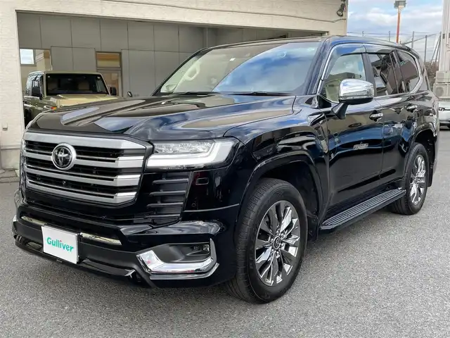 トヨタ ランドクルーザー ZX 神奈川県 2023(令5)年 0.4万km ブラック ワンオーナー/サンルーフ/ベージュ革シート/モデリスタエアロ(F/R)/クールBOX/純正メモリーナビ・地デジTV/リヤエンターテイメント/JBLスピーカー/純正CD/DVD/SD/MSV/BT/USB/Miracast/パノラマモニター/ビルトインETC2.0/前後ドライブレコーダー/前席パワーシート/1・2列目シートヒーター・エアシート/ステアリングヒーター/純正20インチAW/LEDライト/LEDフォグライト/パワーバックドア/3列目電動格納シート/トヨタセーフティセンス/レーダークルーズコントロール/PCS/LTA/BSM/PKSB/RCTA/RSA/コーナーセンサー/オートハイビーム/HUD/AC100V/純正エンジンスターター/デフロック/プッシュスタート/スマートキー×2/R6年ディーラー整備記録/保証書・取説あり