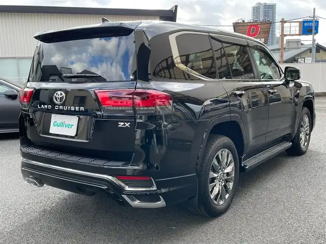 トヨタ ランドクルーザー ZX 神奈川県 2023(令5)年 0.4万km ブラック ワンオーナー/サンルーフ/ベージュ革シート/モデリスタエアロ(F/R)/クールBOX/純正メモリーナビ・地デジTV/リヤエンターテイメント/JBLスピーカー/純正CD/DVD/SD/MSV/BT/USB/Miracast/パノラマモニター/ビルトインETC2.0/前後ドライブレコーダー/前席パワーシート/1・2列目シートヒーター・エアシート/ステアリングヒーター/純正20インチAW/LEDライト/LEDフォグライト/パワーバックドア/3列目電動格納シート/トヨタセーフティセンス/レーダークルーズコントロール/PCS/LTA/BSM/PKSB/RCTA/RSA/コーナーセンサー/オートハイビーム/HUD/AC100V/純正エンジンスターター/デフロック/プッシュスタート/スマートキー×2/R6年ディーラー整備記録/保証書・取説あり