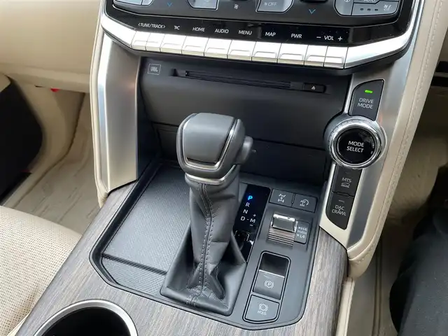 トヨタ ランドクルーザー ZX 神奈川県 2023(令5)年 0.4万km ブラック ワンオーナー/サンルーフ/ベージュ革シート/モデリスタエアロ(F/R)/クールBOX/純正メモリーナビ・地デジTV/リヤエンターテイメント/JBLスピーカー/純正CD/DVD/SD/MSV/BT/USB/Miracast/パノラマモニター/ビルトインETC2.0/前後ドライブレコーダー/前席パワーシート/1・2列目シートヒーター・エアシート/ステアリングヒーター/純正20インチAW/LEDライト/LEDフォグライト/パワーバックドア/3列目電動格納シート/トヨタセーフティセンス/レーダークルーズコントロール/PCS/LTA/BSM/PKSB/RCTA/RSA/コーナーセンサー/オートハイビーム/HUD/AC100V/純正エンジンスターター/デフロック/プッシュスタート/スマートキー×2/R6年ディーラー整備記録/保証書・取説あり