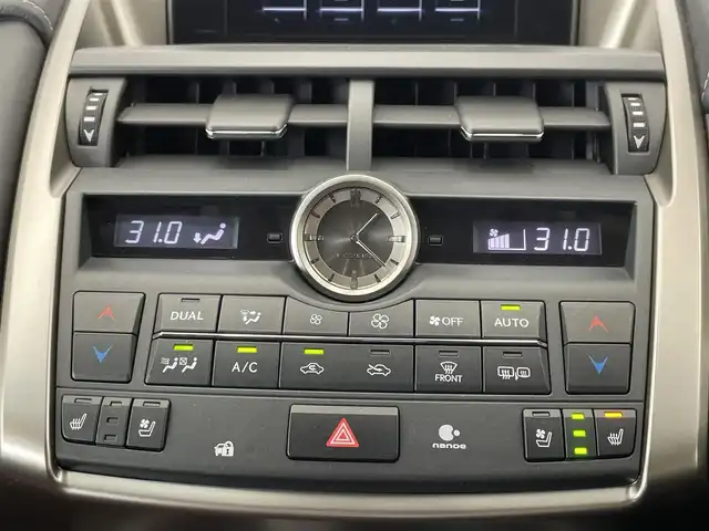 レクサス ＮＸ 300h バージョンL 岐阜県 2015(平27)年 5.2万km ソニックチタニウム 純正ナビ/バックカメラ/レザーシート/ヘッドアップディスプレイ/プリクラッシュセーフティ/純正18インチアルミホイール/LEDヘッドライト/シートヒーター/エアコン/プッシュスタート/電動格納ミラー/ETC