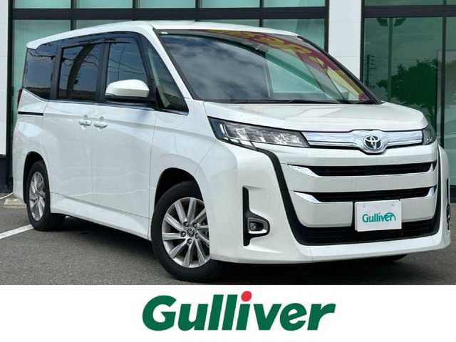 トヨタ ノア ハイブリッド Z 和歌山県 2023(令5)年 1万km ホワイトパールクリスタルシャイン 純正１０．５インチコネクトナビ/フルセグTV/バックカメラ/（BT/USB/Ipod)/プリクラッシュセーフティー/レーダークルーズコントロール/レーンディパーチャーアラート/クリアランスソナー/パーキングサポートブレーキ/ロードサインアシスト/横滑り防止機能/ドライブレコーダー/ビルトインETC2.0/純正フロアマット/純正アルミホイール/LEDヘッドライト/フォグランプ/オートライト/オートマチックハイビーム