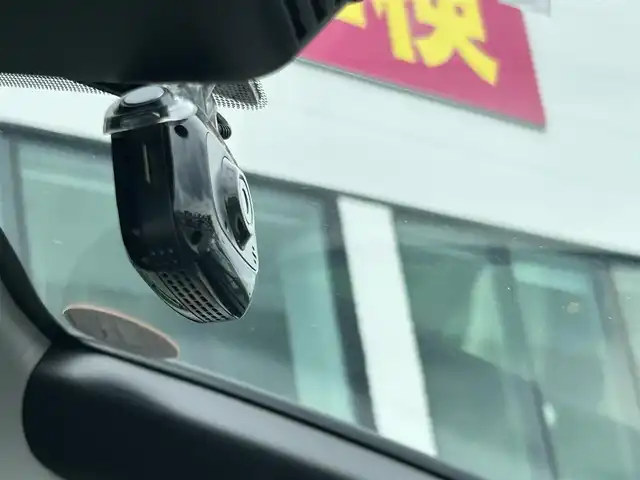 トヨタ ノア ハイブリッド Z 和歌山県 2023(令5)年 1万km ホワイトパールクリスタルシャイン 純正１０．５インチコネクトナビ/フルセグTV/バックカメラ/（BT/USB/Ipod)/プリクラッシュセーフティー/レーダークルーズコントロール/レーンディパーチャーアラート/クリアランスソナー/パーキングサポートブレーキ/ロードサインアシスト/横滑り防止機能/ドライブレコーダー/ビルトインETC2.0/純正フロアマット/純正アルミホイール/LEDヘッドライト/フォグランプ/オートライト/オートマチックハイビーム