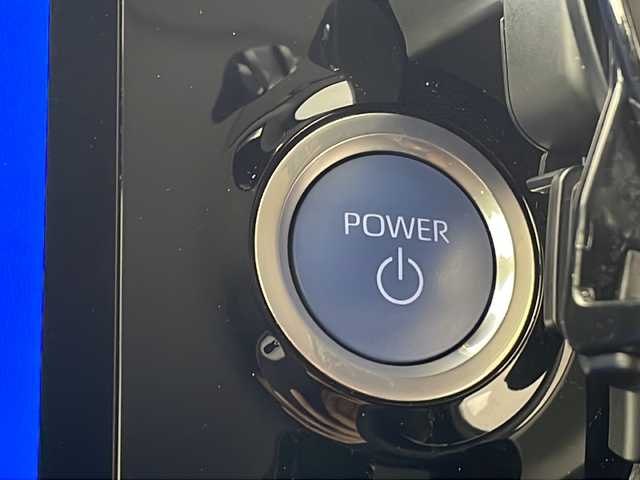 トヨタ ノア ハイブリッド Z 沖縄県 2023(令5)年 1万km ホワイトパールクリスタルシャイン 純正10.5インチコネクトナビ/バックカメラ/（BT/USB/Ipod)/プリクラッシュセーフティー/レーダークルーズコントロール/レーンディパーチャーアラート/クリアランスソナー/パーキングサポートブレーキ/ロードサインアシスト/横滑り防止機能/ドライブレコーダー/ビルトインETC2.0/純正アルミホイール/LEDヘッドライト/フォグランプ/オートライト/オートマチックハイビーム