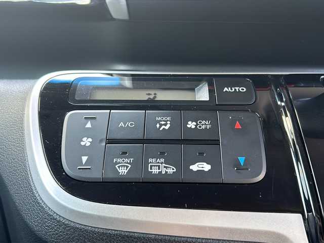 ホンダ Ｎ ＢＯＸ カスタム ターボ SSパッケージ 三重県 2017(平29)年 2.4万km プレミアムホワイトパールⅡ 登録時２３８７３Km/ワンオーナー　/社外ナビ/（AM・FM・ワンセグTV）/ドラレコ/スペアキー　/クルコン　/パドルシフト　/ステリモ　/両側パワースライドドア　/アイドリングストップ/両席シートヒーター・エアシート　/ＬＥＤオートライト/フォグライト/電動格納ミラー/ＣＴＢＡ（シティブレーキアクティブシステム）/横すべり防止　/保証書/取説