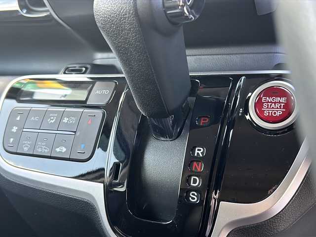 ホンダ Ｎ ＢＯＸ カスタム ターボ SSパッケージ 三重県 2017(平29)年 2.4万km プレミアムホワイトパールⅡ 登録時２３８７３Km/ワンオーナー　/社外ナビ/（AM・FM・ワンセグTV）/ドラレコ/スペアキー　/クルコン　/パドルシフト　/ステリモ　/両側パワースライドドア　/アイドリングストップ/両席シートヒーター・エアシート　/ＬＥＤオートライト/フォグライト/電動格納ミラー/ＣＴＢＡ（シティブレーキアクティブシステム）/横すべり防止　/保証書/取説