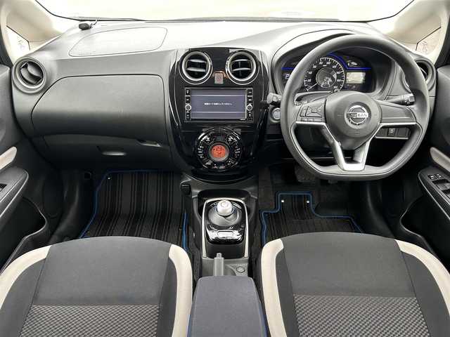 日産 ノート e－パワー X Vセレクション 愛媛県 2020(令2)年 5.2万km インペリアルアンバーP 禁煙車/登録時走行距離：51737km/ディーラーオプション純正7インチナビ/CD/DVD/フルセグTV/Bluetooth/全方位カメラ/バックカメラ/デジタルインナーミラー/前方ドライブレコーダー(SDカードなし)/ETC/衝突被害軽減システム/クリアランスソナー/横滑り防止装置/レーンキープアシスト/LEDヘッドライト/オートライト/エンジンスタートボタン/スマートキー/スペアキー/純正フロアマット/純正15インチアルミホイール