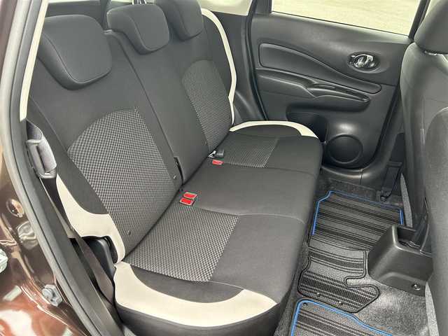 日産 ノート e－パワー X Vセレクション 愛媛県 2020(令2)年 5.2万km インペリアルアンバーP 禁煙車/登録時走行距離：51737km/ディーラーオプション純正7インチナビ/CD/DVD/フルセグTV/Bluetooth/全方位カメラ/バックカメラ/デジタルインナーミラー/前方ドライブレコーダー(SDカードなし)/ETC/衝突被害軽減システム/クリアランスソナー/横滑り防止装置/レーンキープアシスト/LEDヘッドライト/オートライト/エンジンスタートボタン/スマートキー/スペアキー/純正フロアマット/純正15インチアルミホイール