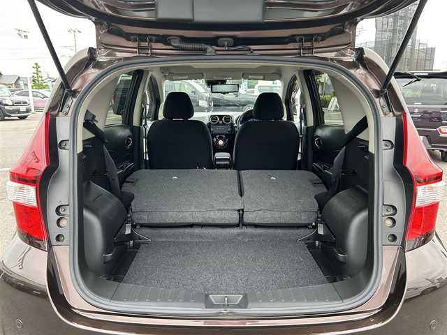 日産 ノート e－パワー X Vセレクション 愛媛県 2020(令2)年 5.2万km インペリアルアンバーP 禁煙車/登録時走行距離：51737km/ディーラーオプション純正7インチナビ/CD/DVD/フルセグTV/Bluetooth/全方位カメラ/バックカメラ/デジタルインナーミラー/前方ドライブレコーダー(SDカードなし)/ETC/衝突被害軽減システム/クリアランスソナー/横滑り防止装置/レーンキープアシスト/LEDヘッドライト/オートライト/エンジンスタートボタン/スマートキー/スペアキー/純正フロアマット/純正15インチアルミホイール