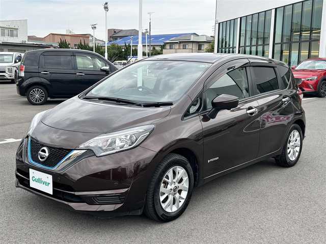 日産 ノート e－パワー X Vセレクション 愛媛県 2020(令2)年 5.2万km インペリアルアンバーP 禁煙車/登録時走行距離：51737km/ディーラーオプション純正7インチナビ/CD/DVD/フルセグTV/Bluetooth/全方位カメラ/バックカメラ/デジタルインナーミラー/前方ドライブレコーダー(SDカードなし)/ETC/衝突被害軽減システム/クリアランスソナー/横滑り防止装置/レーンキープアシスト/LEDヘッドライト/オートライト/エンジンスタートボタン/スマートキー/スペアキー/純正フロアマット/純正15インチアルミホイール