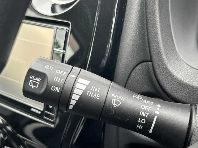 日産 ノート e－パワー X Vセレクション 愛媛県 2020(令2)年 5.2万km インペリアルアンバーP 禁煙車/登録時走行距離：51737km/ディーラーオプション純正7インチナビ/CD/DVD/フルセグTV/Bluetooth/全方位カメラ/バックカメラ/デジタルインナーミラー/前方ドライブレコーダー(SDカードなし)/ETC/衝突被害軽減システム/クリアランスソナー/横滑り防止装置/レーンキープアシスト/LEDヘッドライト/オートライト/エンジンスタートボタン/スマートキー/スペアキー/純正フロアマット/純正15インチアルミホイール