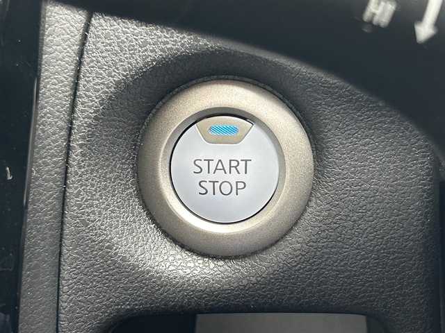 日産 ノート e－パワー X Vセレクション 愛媛県 2020(令2)年 5.2万km インペリアルアンバーP 禁煙車/登録時走行距離：51737km/ディーラーオプション純正7インチナビ/CD/DVD/フルセグTV/Bluetooth/全方位カメラ/バックカメラ/デジタルインナーミラー/前方ドライブレコーダー(SDカードなし)/ETC/衝突被害軽減システム/クリアランスソナー/横滑り防止装置/レーンキープアシスト/LEDヘッドライト/オートライト/エンジンスタートボタン/スマートキー/スペアキー/純正フロアマット/純正15インチアルミホイール