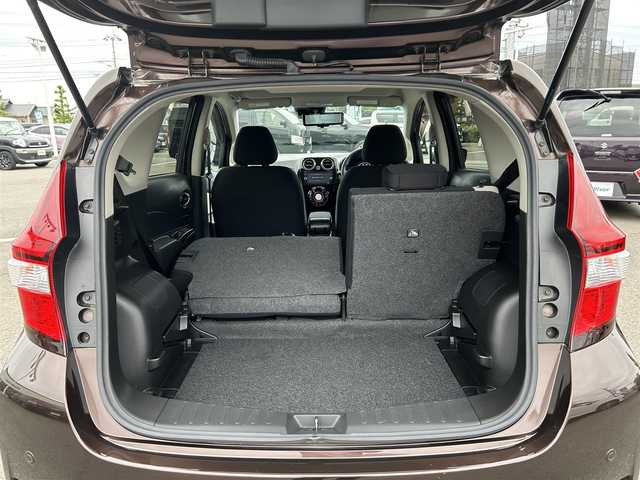 日産 ノート e－パワー X Vセレクション 愛媛県 2020(令2)年 5.2万km インペリアルアンバーP 禁煙車/登録時走行距離：51737km/ディーラーオプション純正7インチナビ/CD/DVD/フルセグTV/Bluetooth/全方位カメラ/バックカメラ/デジタルインナーミラー/前方ドライブレコーダー(SDカードなし)/ETC/衝突被害軽減システム/クリアランスソナー/横滑り防止装置/レーンキープアシスト/LEDヘッドライト/オートライト/エンジンスタートボタン/スマートキー/スペアキー/純正フロアマット/純正15インチアルミホイール