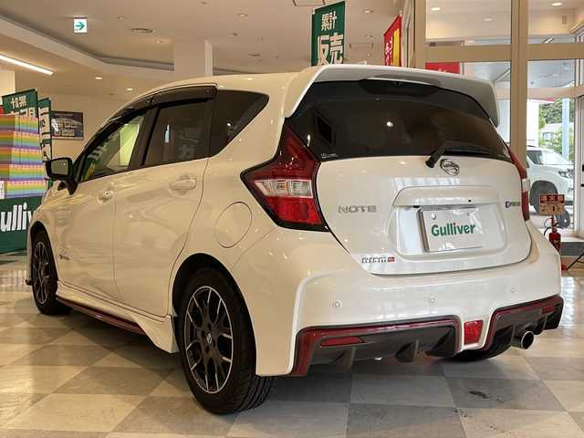日産 ノート e－パワー ニスモ 福井県 2017(平29)年 1.5万km ブリリアントホワイトパール 純正7インチナビ/フルセグTV/アラウンドビューモニター/エマージェンシーブレーキ/レーンキープ/クリアランスソナー/ETCアシスト/ドライブレコーダー/スマートルームミラー/オートライト/LEDヘッドライト/ワンオーナー/プッシュスタート/インテリキー×2/純正AW/ステアリングスイッチ/フォグランプ/ウィンカーミラー