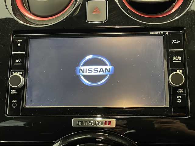 日産 ノート e－パワー ニスモ 福井県 2017(平29)年 1.5万km ブリリアントホワイトパール 純正7インチナビ/フルセグTV/アラウンドビューモニター/エマージェンシーブレーキ/レーンキープ/クリアランスソナー/ETCアシスト/ドライブレコーダー/スマートルームミラー/オートライト/LEDヘッドライト/ワンオーナー/プッシュスタート/インテリキー×2/純正AW/ステアリングスイッチ/フォグランプ/ウィンカーミラー
