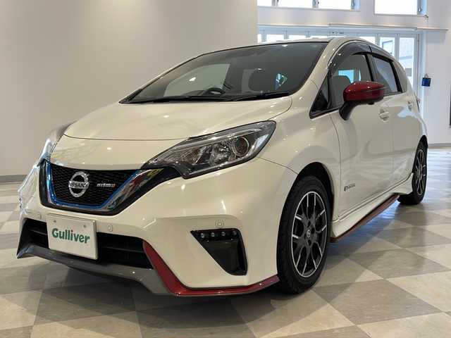 日産 ノート e－パワー ニスモ 福井県 2017(平29)年 1.5万km ブリリアントホワイトパール 純正7インチナビ/フルセグTV/アラウンドビューモニター/エマージェンシーブレーキ/レーンキープ/クリアランスソナー/ETCアシスト/ドライブレコーダー/スマートルームミラー/オートライト/LEDヘッドライト/ワンオーナー/プッシュスタート/インテリキー×2/純正AW/ステアリングスイッチ/フォグランプ/ウィンカーミラー