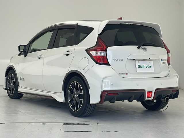 日産 ノート e－パワー ニスモ 沖縄県 2017(平29)年 4.1万km ブリリアントホワイトパール 純正ナビ(MM316D-W)/(フルセグＴＶ　ＤＶＤ再生　ＢＴ接続)/アラウンドビューモニター　/デジタルインナーミラー　/レーンアシスト　/前後コーナーセンサー　/電格ミラー　/ドアバイザー　/ＬＥＤオートライト　/純正１６インチアルミ