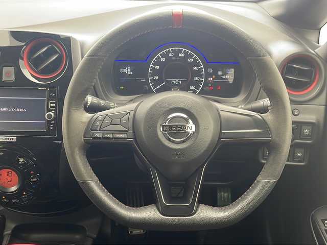 日産 ノート e－パワー ニスモ 沖縄県 2017(平29)年 4.1万km ブリリアントホワイトパール 純正ナビ(MM316D-W)/(フルセグＴＶ　ＤＶＤ再生　ＢＴ接続)/アラウンドビューモニター　/デジタルインナーミラー　/レーンアシスト　/前後コーナーセンサー　/電格ミラー　/ドアバイザー　/ＬＥＤオートライト　/純正１６インチアルミ