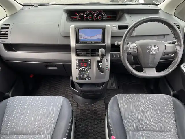 トヨタ ヴォクシー ZS 煌Ⅱ 島根県 2011(平23)年 7.2万km グレーメタリック 社外ナビ/CD/DVD/DTV/Bluetooth/バックカメラ/アルパインフリップダウンモニター/両側パワースライドドア/ドライブレコーダー/ETC/HIDオートライト/パドルシフト/純正フロアマット/ドアバイザー/スマートキー/プッシュスタート