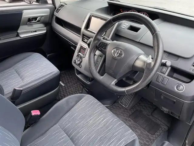 トヨタ ヴォクシー ZS 煌Ⅱ 島根県 2011(平23)年 7.2万km グレーメタリック 社外ナビ/CD/DVD/DTV/Bluetooth/バックカメラ/アルパインフリップダウンモニター/両側パワースライドドア/ドライブレコーダー/ETC/HIDオートライト/パドルシフト/純正フロアマット/ドアバイザー/スマートキー/プッシュスタート
