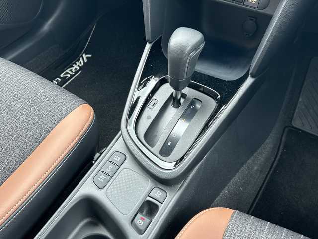 トヨタ ヤリスクロス ハイブリッド Z アドベンチャー 和歌山県 2023(令5)年 5.2万km プラチナホワイトパールマイカ 純正8インチコネクティッドナビ/フルセグTV/Bluetooth/AM/FM/パノラミックビューモニター/ビルトインETC/前後ドライブレコーダー/トヨタセーフティセンス/PCS（プリクラッシュセーフティ）/BSM（ブラインドスポットモニター）/LTA（レーントレーシングアシスト）/RCTA(リヤクロストラフィックアラート)/クリアランスソナー/HUD（ヘッドアップディスプレイ）/パワーバックドア/ハーフレザーシート/運転席パワーシート/前席シートヒーター/革巻きステアリング/ステアリングヒーター/ステアリングスイッチ/LEDヘッドライト/オートライト/オートハイビーム/電動パーキングブレーキ/オートブレーキホールド/純正18インチAW/純正フロアマット/プッシュスタート/スマートキー/スペアキー