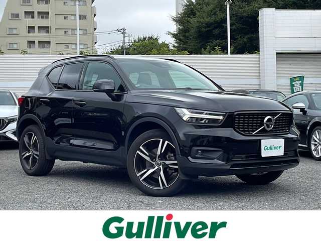 ボルボ ＸＣ４０ T5 AWD Rデザイン 東京都 2020(令2)年 1.9万km ブラック ワンオーナー/新車時保証書　取扱説明書　/シティーセーフティー/アダプティブクルーズコントロール/ブラインドウスポットインフォメーション/レーンディパーチャーワーニング/純正HDDナビ/フルセグTV/BT/USB/AppleCarplay/360度カメラ　ETC/ハーマンカードン/パノラマガラスサンルーフ/ハーフレザーシート/全席シートヒーター/ステアリングヒーター/フロントパワーシート【運転席メモリー付】/スマートキー×2本/パーキングアシスタンス/ハンズフリーパワーバックドア/LEDヘッドライト/オートライト/パドルシフト付皮巻きハンドル/パワーバックドア/純正17インチアルミ