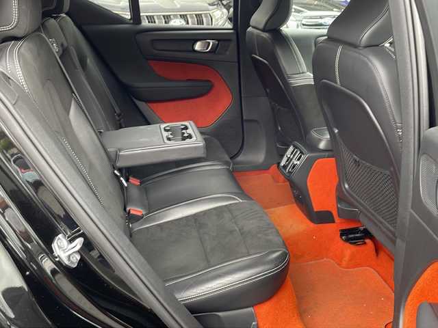 ボルボ ＸＣ４０ T5 AWD Rデザイン 東京都 2020(令2)年 1.9万km ブラック ワンオーナー/新車時保証書　取扱説明書　/シティーセーフティー/アダプティブクルーズコントロール/ブラインドウスポットインフォメーション/レーンディパーチャーワーニング/純正HDDナビ/フルセグTV/BT/USB/AppleCarplay/360度カメラ　ETC/ハーマンカードン/パノラマガラスサンルーフ/ハーフレザーシート/全席シートヒーター/ステアリングヒーター/フロントパワーシート【運転席メモリー付】/スマートキー×2本/パーキングアシスタンス/ハンズフリーパワーバックドア/LEDヘッドライト/オートライト/パドルシフト付皮巻きハンドル/パワーバックドア/純正17インチアルミ