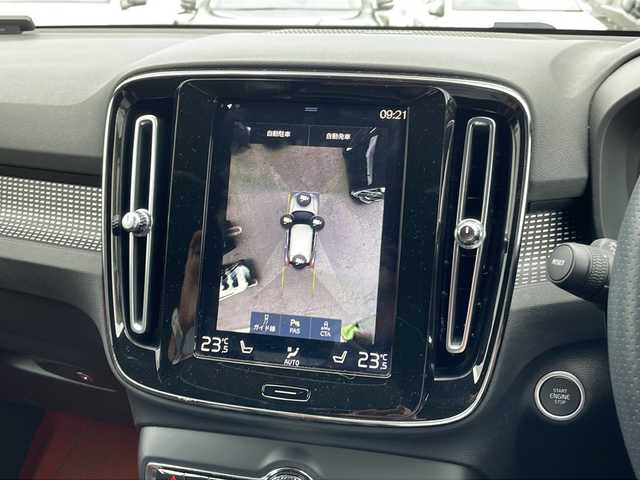 ボルボ ＸＣ４０ T5 AWD Rデザイン 東京都 2020(令2)年 1.9万km ブラック ワンオーナー/新車時保証書　取扱説明書　/シティーセーフティー/アダプティブクルーズコントロール/ブラインドウスポットインフォメーション/レーンディパーチャーワーニング/純正HDDナビ/フルセグTV/BT/USB/AppleCarplay/360度カメラ　ETC/ハーマンカードン/パノラマガラスサンルーフ/ハーフレザーシート/全席シートヒーター/ステアリングヒーター/フロントパワーシート【運転席メモリー付】/スマートキー×2本/パーキングアシスタンス/ハンズフリーパワーバックドア/LEDヘッドライト/オートライト/パドルシフト付皮巻きハンドル/パワーバックドア/純正17インチアルミ