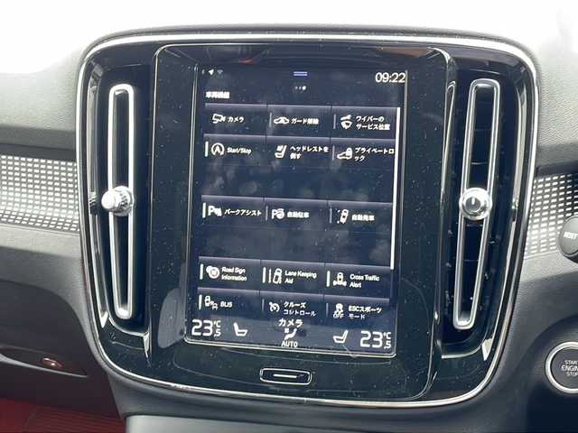 ボルボ ＸＣ４０ T5 AWD Rデザイン 東京都 2020(令2)年 1.9万km ブラック ワンオーナー/新車時保証書　取扱説明書　/シティーセーフティー/アダプティブクルーズコントロール/ブラインドウスポットインフォメーション/レーンディパーチャーワーニング/純正HDDナビ/フルセグTV/BT/USB/AppleCarplay/360度カメラ　ETC/ハーマンカードン/パノラマガラスサンルーフ/ハーフレザーシート/全席シートヒーター/ステアリングヒーター/フロントパワーシート【運転席メモリー付】/スマートキー×2本/パーキングアシスタンス/ハンズフリーパワーバックドア/LEDヘッドライト/オートライト/パドルシフト付皮巻きハンドル/パワーバックドア/純正17インチアルミ