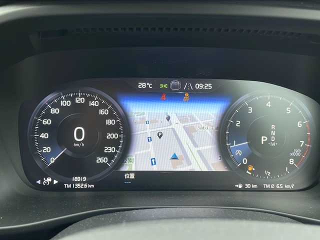 ボルボ ＸＣ４０ T5 AWD Rデザイン 東京都 2020(令2)年 1.9万km ブラック ワンオーナー/新車時保証書　取扱説明書　/シティーセーフティー/アダプティブクルーズコントロール/ブラインドウスポットインフォメーション/レーンディパーチャーワーニング/純正HDDナビ/フルセグTV/BT/USB/AppleCarplay/360度カメラ　ETC/ハーマンカードン/パノラマガラスサンルーフ/ハーフレザーシート/全席シートヒーター/ステアリングヒーター/フロントパワーシート【運転席メモリー付】/スマートキー×2本/パーキングアシスタンス/ハンズフリーパワーバックドア/LEDヘッドライト/オートライト/パドルシフト付皮巻きハンドル/パワーバックドア/純正17インチアルミ