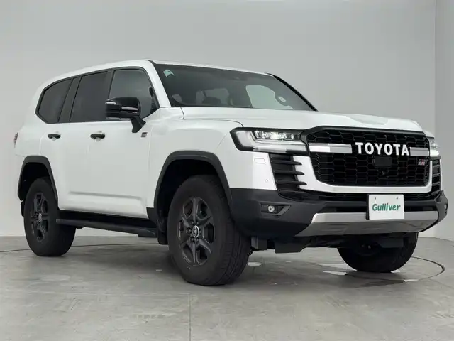 トヨタ ランドクルーザー GRスポーツ 愛知県 2023(令5)年 1.7万km プレシャスホワイトパール 3.3L GRスポーツ/ディーゼルターボ/サンルーフ/JBLプレミアムサウンドシステム/純正12.3インチディスプレイオーディオ/全方位カメラ/黒革/ACC/ヘッドアップディスプレイ/ブラインドスポットモニター/AFS/パワーシート/シートヒーター/シートクーラー/シートメモリ/ステアリングヒーター/電動リアゲード/フルセグTV/テレビキャンセラー/Bluetooth/純正LEDライト/純正フロアマット/ETC2.0/オートライト/オートマチックハイビーム/AC100V/オートホールド/レーンキープ/USB端子入力