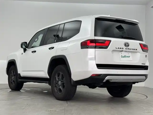 トヨタ ランドクルーザー GRスポーツ 愛知県 2023(令5)年 1.7万km プレシャスホワイトパール 3.3L GRスポーツ/ディーゼルターボ/サンルーフ/JBLプレミアムサウンドシステム/純正12.3インチディスプレイオーディオ/全方位カメラ/黒革/ACC/ヘッドアップディスプレイ/ブラインドスポットモニター/AFS/パワーシート/シートヒーター/シートクーラー/シートメモリ/ステアリングヒーター/電動リアゲード/フルセグTV/テレビキャンセラー/Bluetooth/純正LEDライト/純正フロアマット/ETC2.0/オートライト/オートマチックハイビーム/AC100V/オートホールド/レーンキープ/USB端子入力