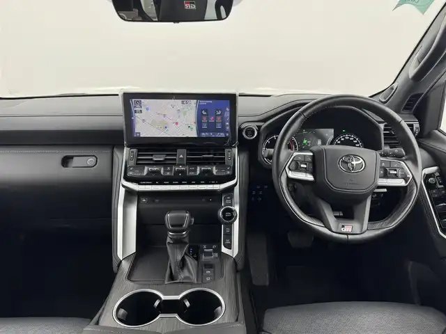 トヨタ ランドクルーザー GRスポーツ 愛知県 2023(令5)年 1.7万km プレシャスホワイトパール 3.3L GRスポーツ/ディーゼルターボ/サンルーフ/JBLプレミアムサウンドシステム/純正12.3インチディスプレイオーディオ/全方位カメラ/黒革/ACC/ヘッドアップディスプレイ/ブラインドスポットモニター/AFS/パワーシート/シートヒーター/シートクーラー/シートメモリ/ステアリングヒーター/電動リアゲード/フルセグTV/テレビキャンセラー/Bluetooth/純正LEDライト/純正フロアマット/ETC2.0/オートライト/オートマチックハイビーム/AC100V/オートホールド/レーンキープ/USB端子入力
