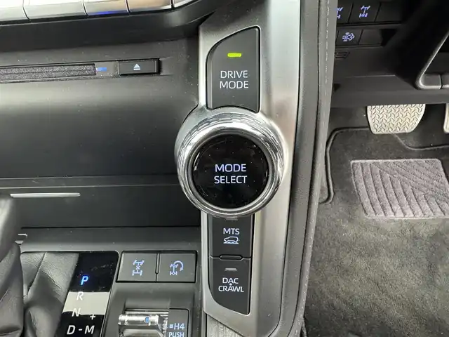 トヨタ ランドクルーザー GRスポーツ 愛知県 2023(令5)年 1.7万km プレシャスホワイトパール 3.3L GRスポーツ/ディーゼルターボ/サンルーフ/JBLプレミアムサウンドシステム/純正12.3インチディスプレイオーディオ/全方位カメラ/黒革/ACC/ヘッドアップディスプレイ/ブラインドスポットモニター/AFS/パワーシート/シートヒーター/シートクーラー/シートメモリ/ステアリングヒーター/電動リアゲード/フルセグTV/テレビキャンセラー/Bluetooth/純正LEDライト/純正フロアマット/ETC2.0/オートライト/オートマチックハイビーム/AC100V/オートホールド/レーンキープ/USB端子入力