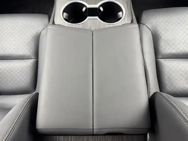 トヨタ ランドクルーザー GRスポーツ 愛知県 2023(令5)年 1.7万km プレシャスホワイトパール 3.3L GRスポーツ/ディーゼルターボ/サンルーフ/JBLプレミアムサウンドシステム/純正12.3インチディスプレイオーディオ/全方位カメラ/黒革/ACC/ヘッドアップディスプレイ/ブラインドスポットモニター/AFS/パワーシート/シートヒーター/シートクーラー/シートメモリ/ステアリングヒーター/電動リアゲード/フルセグTV/テレビキャンセラー/Bluetooth/純正LEDライト/純正フロアマット/ETC2.0/オートライト/オートマチックハイビーム/AC100V/オートホールド/レーンキープ/USB端子入力