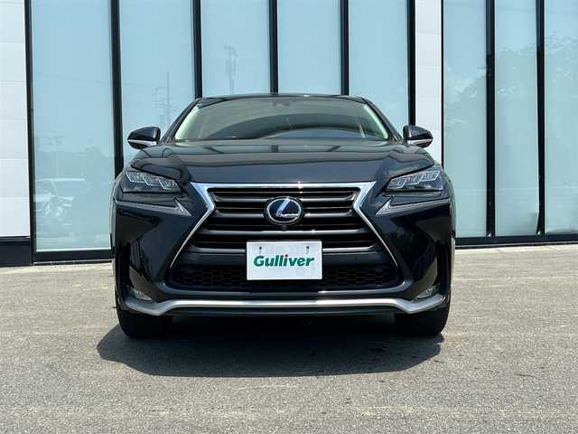 レクサス ＮＸ 300h Iパッケージ 大阪府 2017(平29)年 8.1万km グラファイトブラックガラスフレーク 純正ナビ/   フルセグTV/CD/DVD/Bluetooth/USB/全方位モニター/衝突軽減ブレーキ/横滑り防止装置/コーナーセンサー/ＢＳＭ/前席シートヒーター/レーダークルーズコントロール/レーンキープアシスト/ステアリングヒーター/電動リアゲート/前席パワーシート（運転席のみメモリー付き）/オートマチックハイビーム/純正18インチアルミホイール/純正フロアマット/プッシュスタート/スマートキー/ＥＴＣ/三眼ＬＥＤ/禁煙車