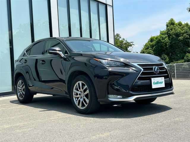 レクサス ＮＸ 300h Iパッケージ 大阪府 2017(平29)年 8.1万km グラファイトブラックガラスフレーク 純正ナビ/   フルセグTV/CD/DVD/Bluetooth/USB/全方位モニター/衝突軽減ブレーキ/横滑り防止装置/コーナーセンサー/ＢＳＭ/前席シートヒーター/レーダークルーズコントロール/レーンキープアシスト/ステアリングヒーター/電動リアゲート/前席パワーシート（運転席のみメモリー付き）/オートマチックハイビーム/純正18インチアルミホイール/純正フロアマット/プッシュスタート/スマートキー/ＥＴＣ/三眼ＬＥＤ/禁煙車