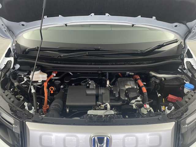 ホンダ フリード ハイブリット e:HEV クロスター 栃木県 2025(令7)年 0.1万km プラチナホワイトパール ホンダセンシング/・衝突被害軽減システム/・レーンキープアシスト/・誤発進抑制装置/・レーダークルーズコントロール/・ブラインドスポットモニター/・パーキングセンサー警報/横滑り防止装置/両側パワースライドドア/電動格納ミラー/前席シートヒーター/ステアリングスイッチ/革巻きステアリング/純正15インチAW/プッシュスタート/スマートキー