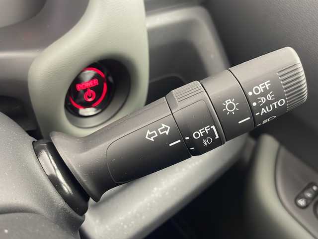 ホンダ フリード ハイブリット e:HEV クロスター 栃木県 2025(令7)年 0.1万km プラチナホワイトパール ホンダセンシング/・衝突被害軽減システム/・レーンキープアシスト/・誤発進抑制装置/・レーダークルーズコントロール/・ブラインドスポットモニター/・パーキングセンサー警報/横滑り防止装置/両側パワースライドドア/電動格納ミラー/前席シートヒーター/ステアリングスイッチ/革巻きステアリング/純正15インチAW/プッシュスタート/スマートキー