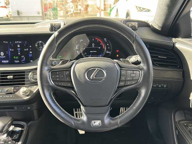 レクサス ＬＳ 500 Fスポーツ 京都府 2018(平30)年 10.1万km ホワイトノーヴァガラスフレーク ワンオーナー　/純正ＳＤナビ　/フルセグＴＶ　/Bluetooth/CD/DVD再生機能有/AUX/Miracast/ＢＳＭ　/ＨＵＤ　/アラウンドビューモニター/デジタルインナーミラー　/ウィンカーミラー/電動格納ミラー/前方純正ドライブレコーダー/純正ビルトインETC2.0/禁煙車　/3眼LED　/オートライト/オートマチックハイビーム/エアサスペンション　/クルコン追従有/前後コーナーセンサー　/横滑り防止装置/レーンキープアシスト/盗難防止装置/衝突被害軽減ブレーキ/全席パワーシート　/D席ポジションメモリー　/全席シートヒーター/前席エアシート（*後席なし）/後席ベンチシート/純正AW20インチ/エアサスペンション/パドルシフト/デュアルエアコン/プッシュスタート
