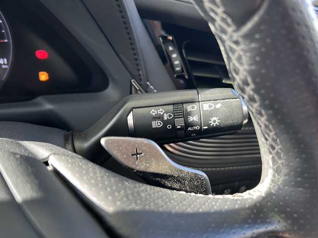 レクサス ＬＳ 500 Fスポーツ 京都府 2018(平30)年 10.1万km ホワイトノーヴァガラスフレーク ワンオーナー　/純正ＳＤナビ　/フルセグＴＶ　/Bluetooth/CD/DVD再生機能有/AUX/Miracast/ＢＳＭ　/ＨＵＤ　/アラウンドビューモニター/デジタルインナーミラー　/ウィンカーミラー/電動格納ミラー/前方純正ドライブレコーダー/純正ビルトインETC2.0/禁煙車　/3眼LED　/オートライト/オートマチックハイビーム/エアサスペンション　/クルコン追従有/前後コーナーセンサー　/横滑り防止装置/レーンキープアシスト/盗難防止装置/衝突被害軽減ブレーキ/全席パワーシート　/D席ポジションメモリー　/全席シートヒーター/前席エアシート（*後席なし）/後席ベンチシート/純正AW20インチ/エアサスペンション/パドルシフト/デュアルエアコン/プッシュスタート