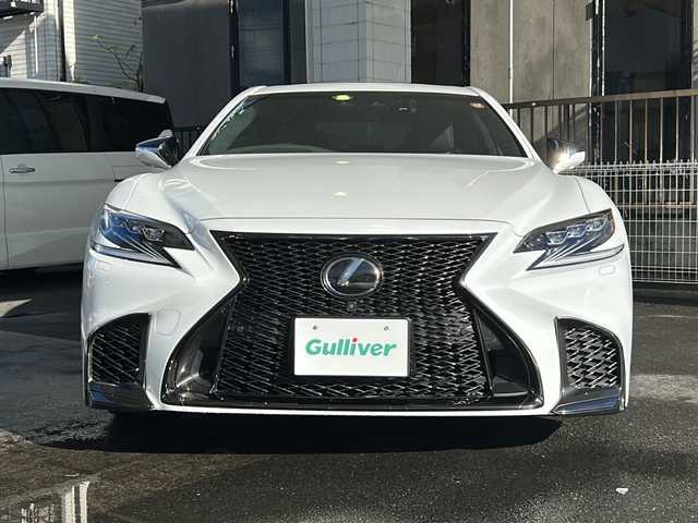 レクサス ＬＳ 500 Fスポーツ 京都府 2018(平30)年 10.1万km ホワイトノーヴァガラスフレーク ワンオーナー　/純正ＳＤナビ　/フルセグＴＶ　/Bluetooth/CD/DVD再生機能有/AUX/Miracast/ＢＳＭ　/ＨＵＤ　/アラウンドビューモニター/デジタルインナーミラー　/ウィンカーミラー/電動格納ミラー/前方純正ドライブレコーダー/純正ビルトインETC2.0/禁煙車　/3眼LED　/オートライト/オートマチックハイビーム/エアサスペンション　/クルコン追従有/前後コーナーセンサー　/横滑り防止装置/レーンキープアシスト/盗難防止装置/衝突被害軽減ブレーキ/全席パワーシート　/D席ポジションメモリー　/全席シートヒーター/前席エアシート（*後席なし）/後席ベンチシート/純正AW20インチ/エアサスペンション/パドルシフト/デュアルエアコン/プッシュスタート