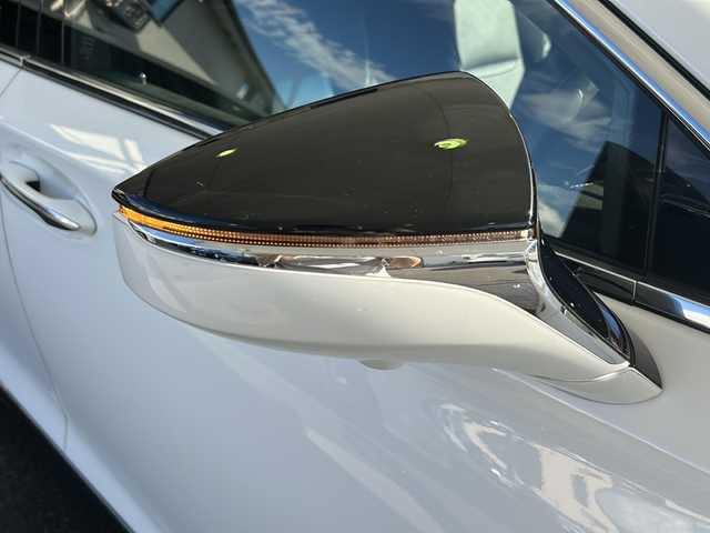 レクサス ＬＳ 500 Fスポーツ 京都府 2018(平30)年 10.1万km ホワイトノーヴァガラスフレーク ワンオーナー　/純正ＳＤナビ　/フルセグＴＶ　/Bluetooth/CD/DVD再生機能有/AUX/Miracast/ＢＳＭ　/ＨＵＤ　/アラウンドビューモニター/デジタルインナーミラー　/ウィンカーミラー/電動格納ミラー/前方純正ドライブレコーダー/純正ビルトインETC2.0/禁煙車　/3眼LED　/オートライト/オートマチックハイビーム/エアサスペンション　/クルコン追従有/前後コーナーセンサー　/横滑り防止装置/レーンキープアシスト/盗難防止装置/衝突被害軽減ブレーキ/全席パワーシート　/D席ポジションメモリー　/全席シートヒーター/前席エアシート（*後席なし）/後席ベンチシート/純正AW20インチ/エアサスペンション/パドルシフト/デュアルエアコン/プッシュスタート