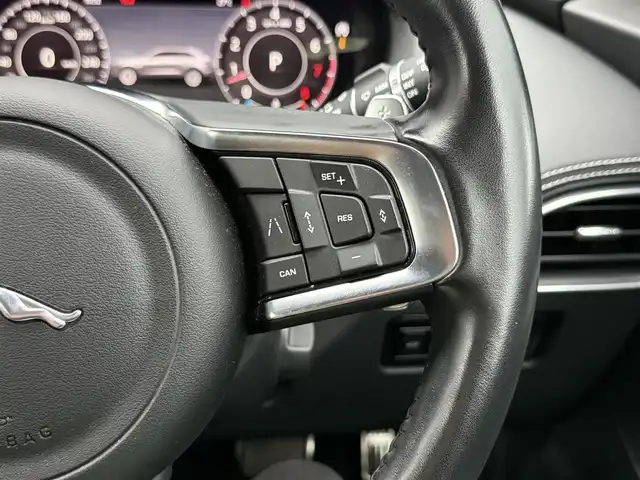 ジャガー Ｆペース チェッカーフラッグ・エディション 静岡県 2020(令2)年 3.8万km グレー レザーシート/BSM/MERIDIANサウンド/電動リアゲート/純正ナビ/(CD/DVD/Bluetooth/CarPlay/フルセグ)/360°カメラ/アダプティブクルーズコントロール/レーンキープアシスト/パーキングアシスト/メモリー付パワーシート/シートヒーター/スマートキー/ETC/ドライブレコーダー/純正フロアマット/純正19インチアルミホイール/保証書/取説/スペアキー