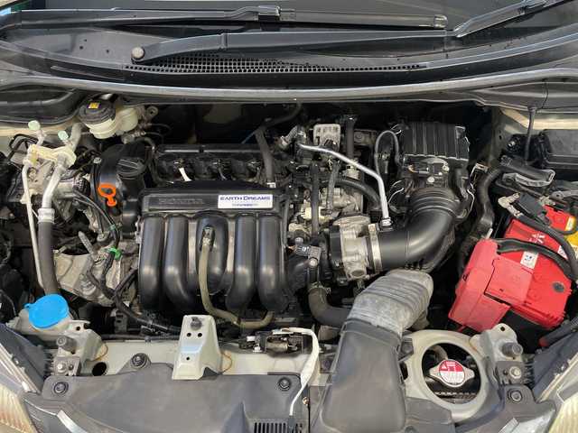 ホンダ フィット 13G Fパッケージ 新潟県 2015(平27)年 11.8万km シルバー プッシュスタート/スマートキー/メモリナビ　型式AVIC-RZ09/CD/BT/DVD/フルセグ/社外アルミ15インチ/冬タイヤ4本積み込み/フォグ/ハロゲン/フロアマット