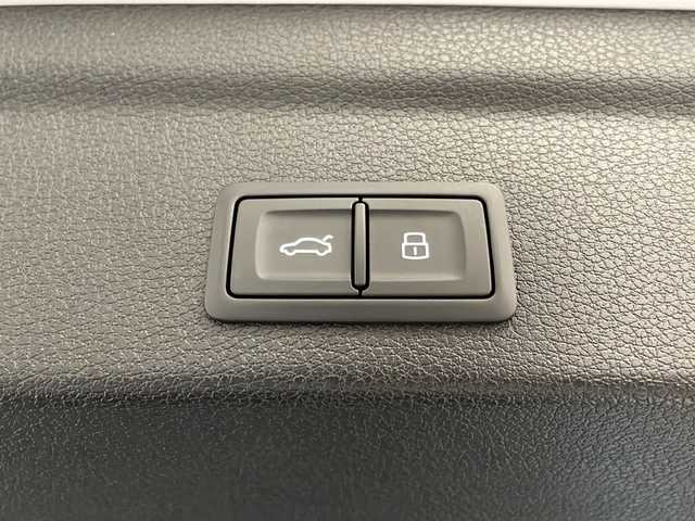 アウディ Ｑ３ SB 35TDIクワトロ Sライン 新潟県 2020(令2)年 4.5万km グレイシアホワイトメタリック ベーシックパッケージ/・シートヒーター（フロント）/・シート電動調整機能（フロント）/・ステアリングホイール3スポークレザー/ マルチファンクションパドルシフトフラットボトム/・オートマチックテールゲート/・アウディホールドアシスト/・ランバーサポート4ウェイ（フロント）/アシスタンスパッケージ/・アダプティブクルーズアシスト/・エマージェンシーアシスト/・ハイビームアシスト/・サイドアシスト/バーチャルコックピット/エレクトリックインターフェース/パーキングエイド/クルーズコントロール/アイドリングストップ/プッシュスタート/ETC2.0/スペアキー１本/全周囲カメラ