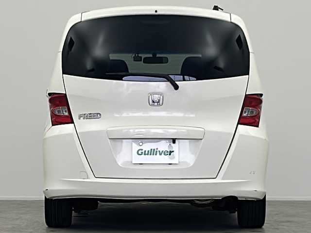ホンダ フリード G ジャストセレクション 大阪府 2011(平23)年 11.8万km プレミアムホワイトパール 社外７インチSDナビ（MDV-D404BT）/TV/CD/DVD/ブルートゥース/バックカメラ/片側パワースライドドア/ETC/前方ドライブレコーダー/社外１５インチAW