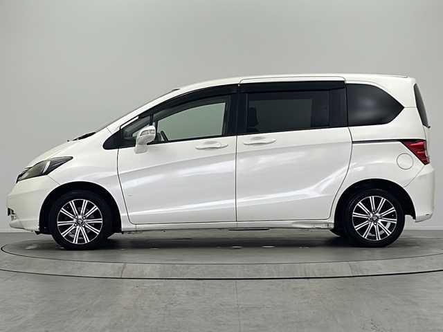 ホンダ フリード G ジャストセレクション 大阪府 2011(平23)年 11.8万km プレミアムホワイトパール 社外７インチSDナビ（MDV-D404BT）/TV/CD/DVD/ブルートゥース/バックカメラ/片側パワースライドドア/ETC/前方ドライブレコーダー/社外１５インチAW